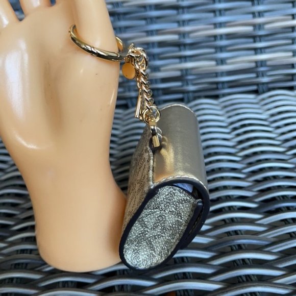 Michael Kors Jet Set Travel AirPod Case - Picture 12 of 16